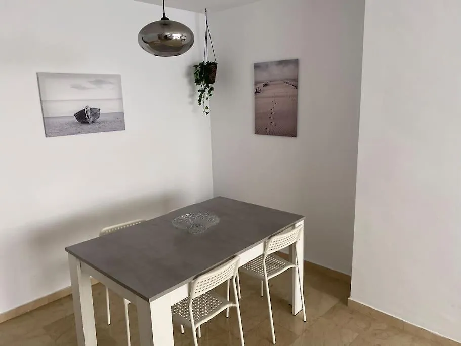 Excellent Choice For Up To 8, 150 Sqm Of Comfort, 700 To Beach, With Pool, Air-Conditioning Fuengirola Spanje